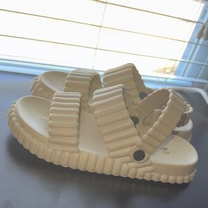 Kids Tan Ribbed Sandals